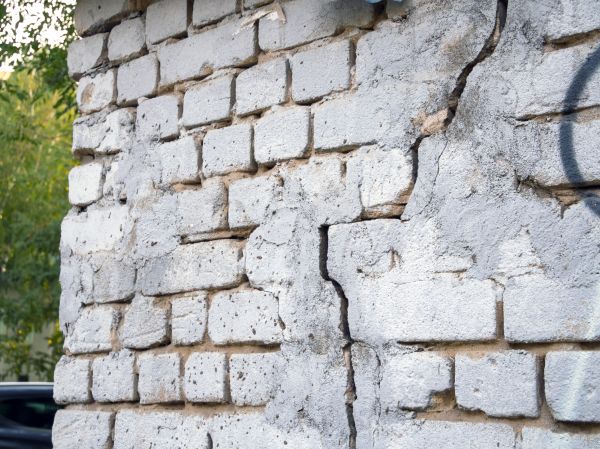 Cracked Brick Wall Repair in Akron